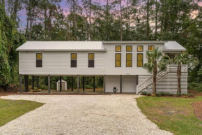 Bright Modern 4 Bdrm House Near Beach Pet Friendly